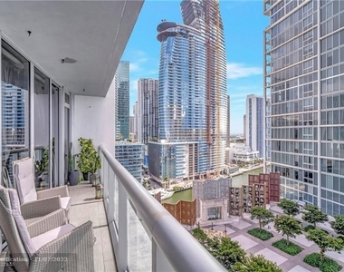 485 Brickell Ave - Photo Thumbnail 16