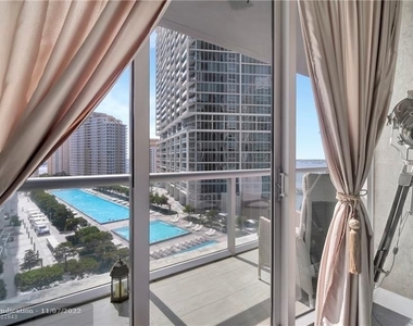 485 Brickell Ave - Photo Thumbnail 15