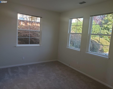 2703 Presidio Dr - Photo Thumbnail 2