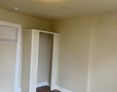 1138 W Ashby Pl - Photo Thumbnail 7