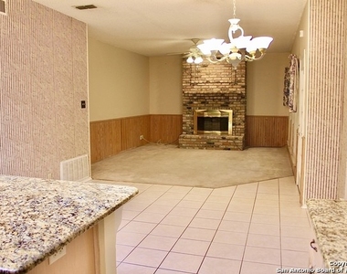 2422 Oakline Dr - Photo Thumbnail 12