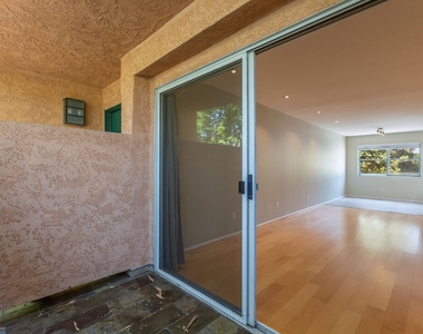 1252 N Formosa Ave - Photo Thumbnail 5