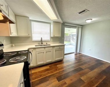 3426 Elkridge Drive - Photo Thumbnail 6