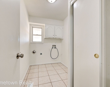 3425 N Ridgewood Drive - Photo Thumbnail 18