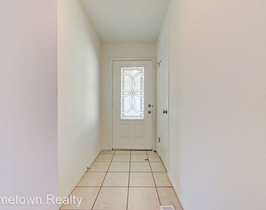 3425 N Ridgewood Drive - Photo Thumbnail 2