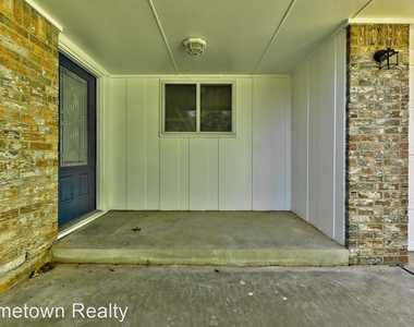 3425 N Ridgewood Drive - Photo Thumbnail 1