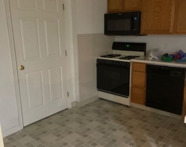 2024 Parkview Dr Basement Apartment - Photo Thumbnail 3