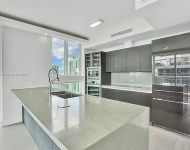 1080 Brickell Ave - Photo Thumbnail 4