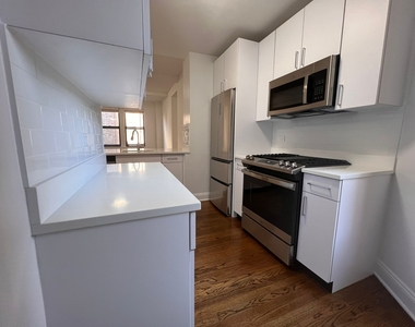 25 West 68th Street - Photo Thumbnail 1