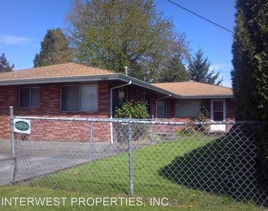 2424 - 2426 Se 157th Ave - Photo Thumbnail 1