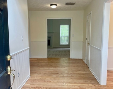 5913 Farmcrest Pt - Photo Thumbnail 2