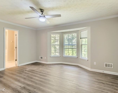 310 Woods Ln Unit - Photo Thumbnail 8