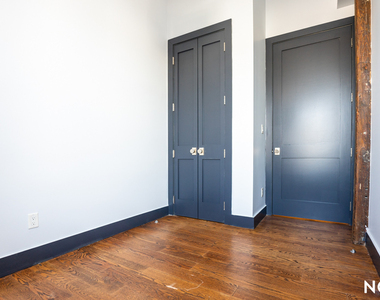 269 Meserole Street - Photo Thumbnail 11