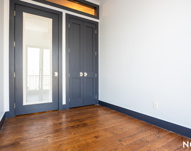 269 Meserole Street - Photo Thumbnail 7