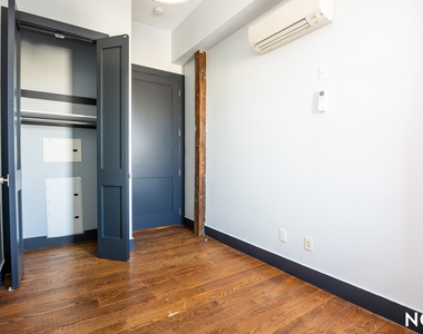 269 Meserole Street - Photo Thumbnail 12