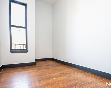 269 Meserole Street - Photo Thumbnail 10