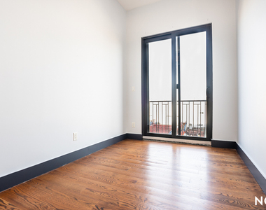 269 Meserole Street - Photo Thumbnail 6