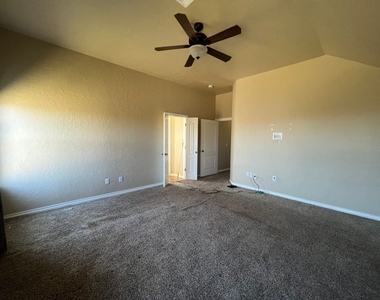 16812 Valderama Way - Photo Thumbnail 13