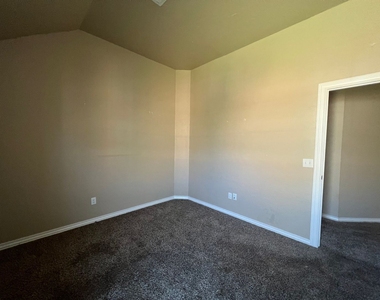 16812 Valderama Way - Photo Thumbnail 20