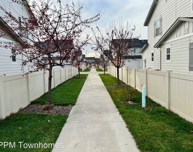 Townhomes At Jericho - Photo Thumbnail 8