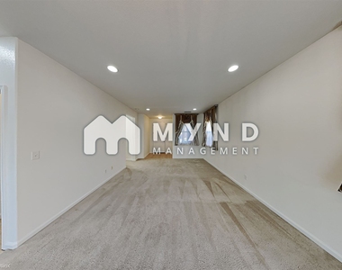 330 Pesaro Way - Photo Thumbnail 13