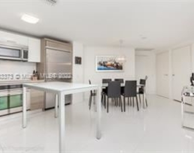 1300 Brickell Bay Dr Apt 1710 - Photo Thumbnail 1