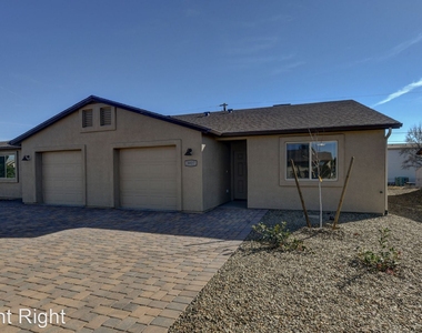 3027 N Corrine Dr - Photo Thumbnail 0