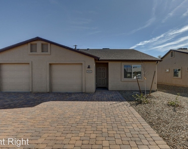 3027 N Corrine Dr - Photo Thumbnail 2