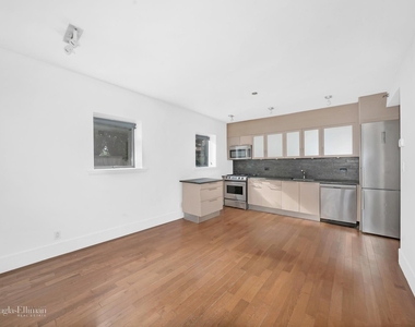 120 Greenwich St - Photo Thumbnail 4