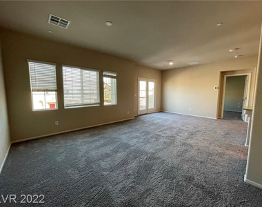 7565 Emerald Stars Avenue - Photo Thumbnail 10