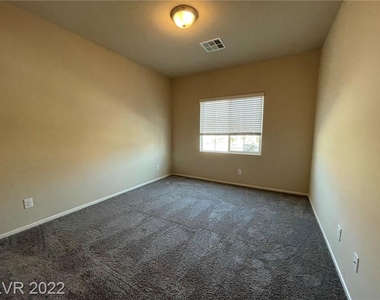 7565 Emerald Stars Avenue - Photo Thumbnail 24