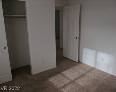 240 Caraway Bluffs Place - Photo Thumbnail 17