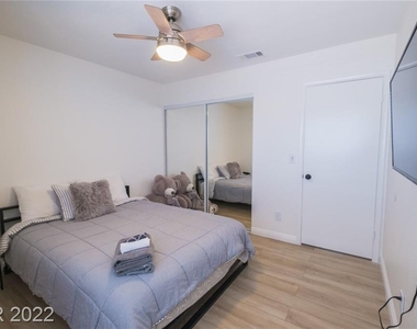 7913 Redbutte Avenue - Photo Thumbnail 20