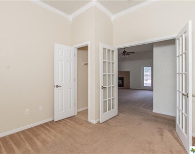 3810 Oakridge Boulevard - Photo Thumbnail 9