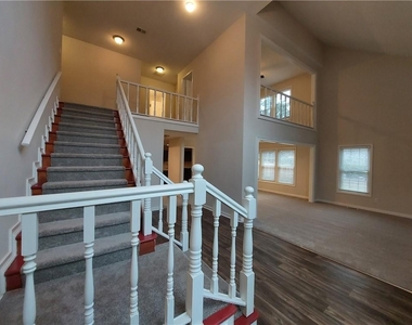 4837 Castlewood Drive Sw - Photo Thumbnail 7