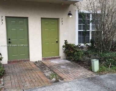 795 Nw 42nd Ave - Photo Thumbnail 0