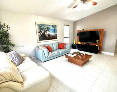 13310 Sw 10th Pl - Photo Thumbnail 3