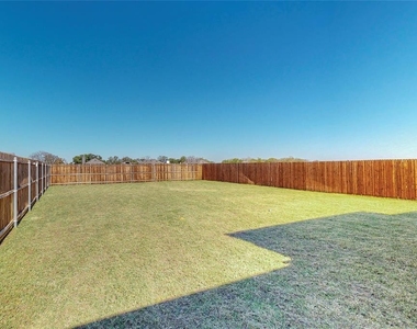 537 Val Verde Street - Photo Thumbnail 2