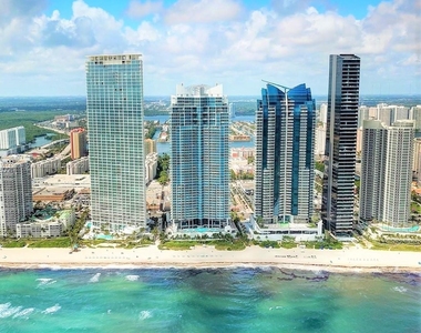 17001 Collins Ave - Photo Thumbnail 2