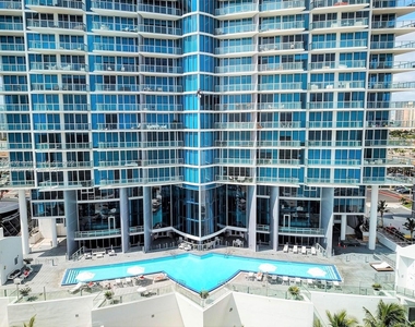 17001 Collins Ave - Photo Thumbnail 3