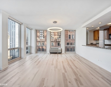 111 E Chestnut Street - Photo Thumbnail 8