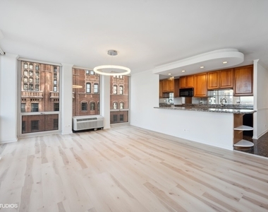 111 E Chestnut Street - Photo Thumbnail 5