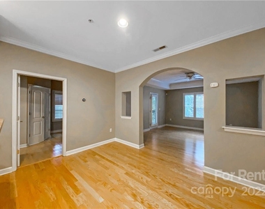 3933 Arbor Lane - Photo Thumbnail 5