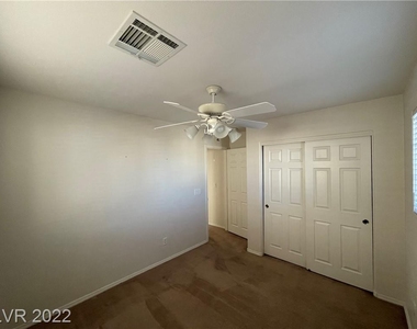 2515 Begonia Valley Avenue - Photo Thumbnail 11