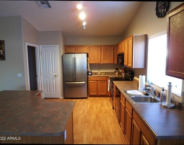 3330 E Tierra Buena Lane - Photo Thumbnail 4