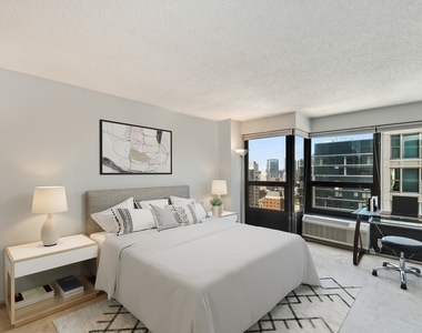 30 E Huron Street - Photo Thumbnail 8