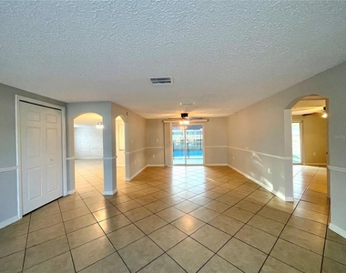 10005 Regency Park Boulevard - Photo Thumbnail 2