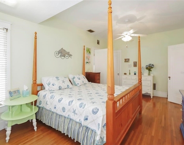 1010 Iroquois Street - Photo Thumbnail 21