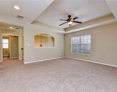 4713 Mont Blanc Dr - Photo Thumbnail 17