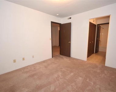 94 Peachtree Lane - Photo Thumbnail 6